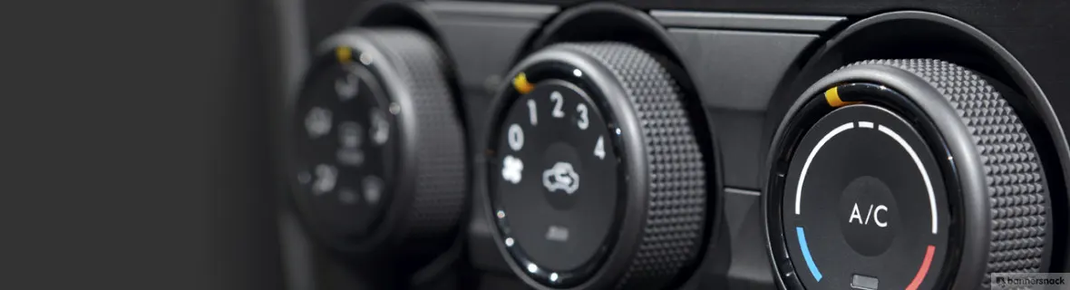 Airco-bediening op een dashboard