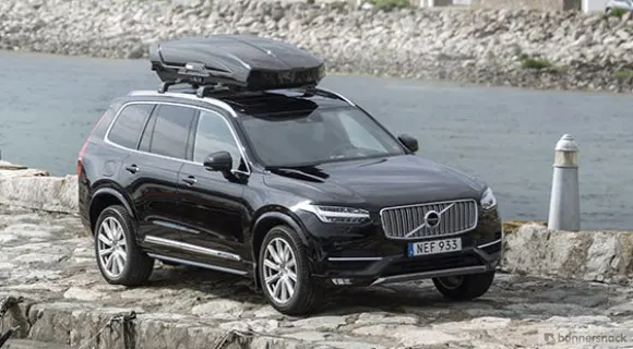 SUV met dakkoffer